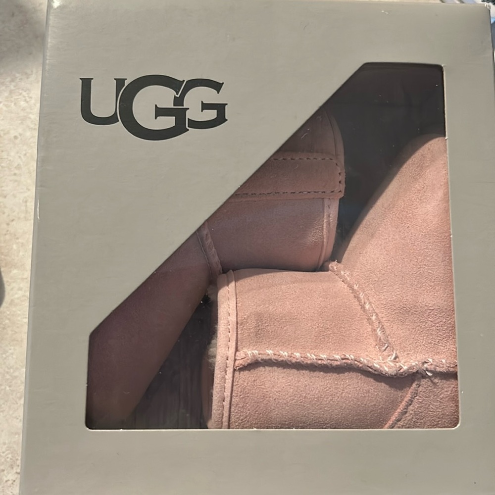 NWT UGG size 0/1 Jesse Bow II